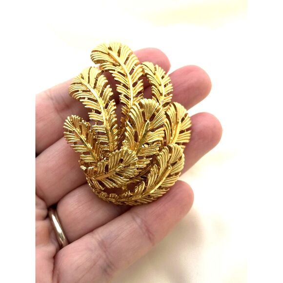 Capri Leaf Feather Gold Tone Brooch - Picture 3 of 5